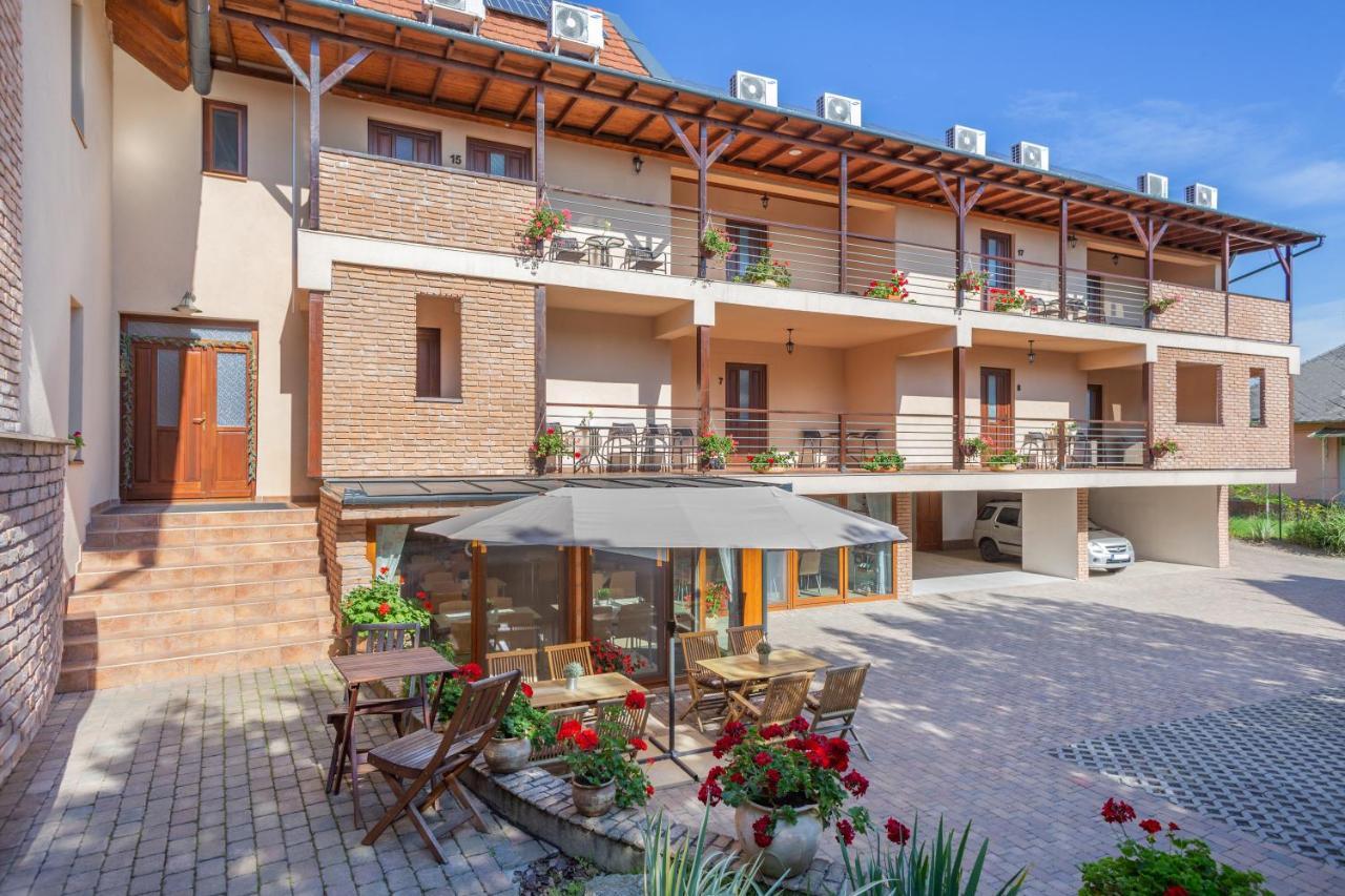 Végvár Spa Apartman Gyula Exterior foto
